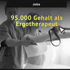 Ergotherapie Ausbildung: Gehalt von 95.000 € möglich. Ein Therapeut unterstützt eine Patientin bei Übungen.