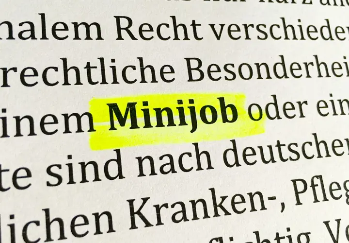 Der Text erklärt, was man als Minijob machen kann. Das Wort "Minijob" ist hervorgehoben.