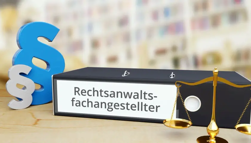 Rechtsanwaltsfachangestellter Gehalt Ausbildung NRW: Paragraphen, Aktenordner und Waage symbolisieren den Beruf.