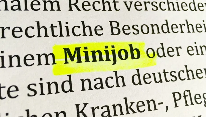 Der Text erklärt, was man als Minijob machen kann. Das Wort "Minijob" ist hervorgehoben.