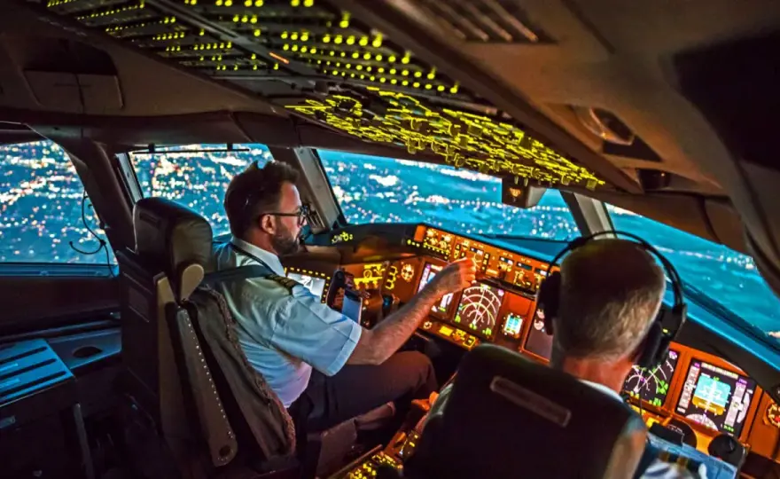 Wie viel verdient ein Pilot im Monat? Brutto, netto und mehr