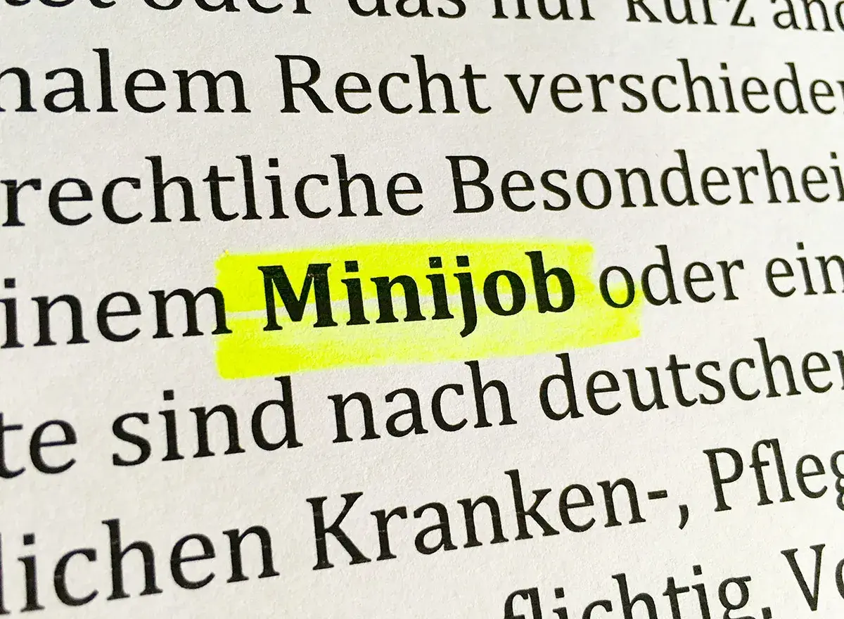 Der Text erklärt, was man als Minijob machen kann. Das Wort "Minijob" ist hervorgehoben.